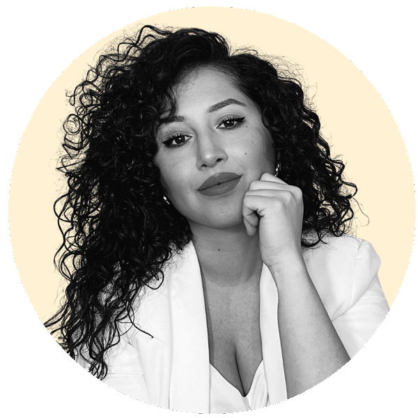 Fotografía de Zulma Martínez, diseñadora gráfica especializada en branding visual y diseño estratégico